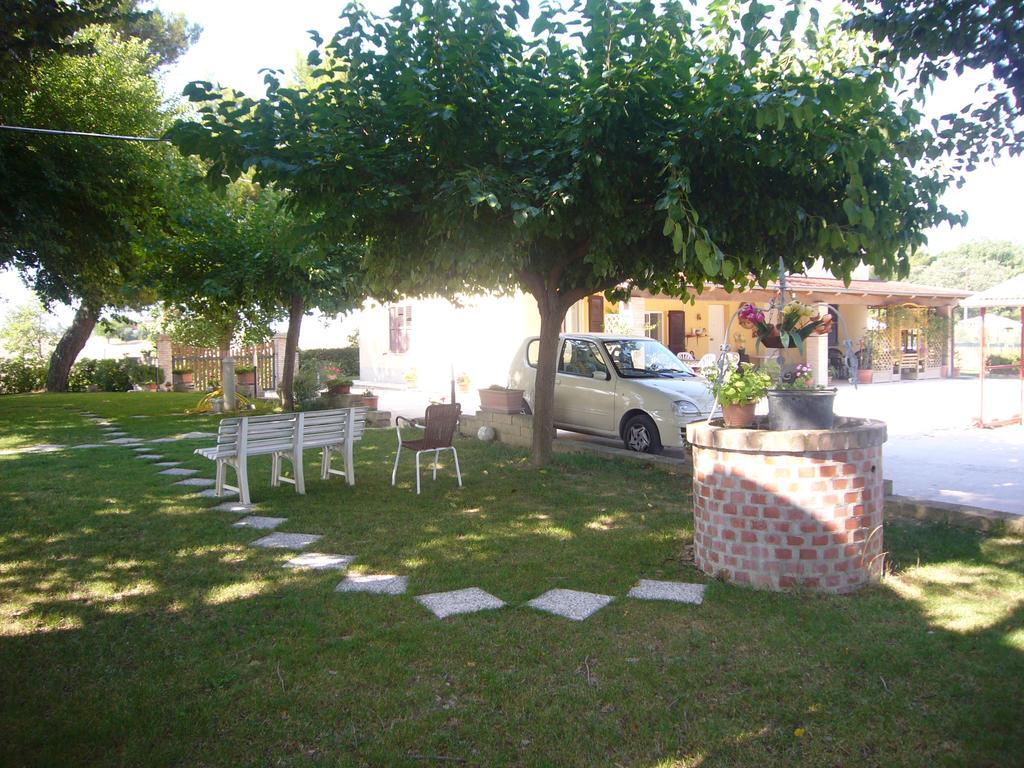 Agriturismo Al Rifugio Divino Belvedere Ostrense Kültér fotó