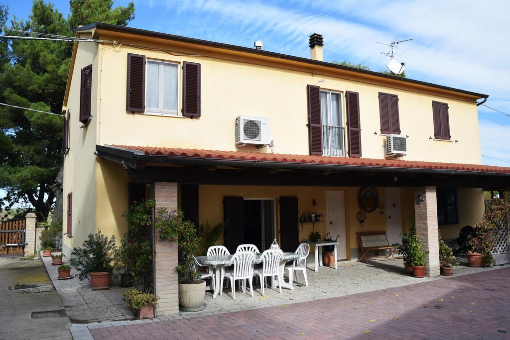 Agriturismo Al Rifugio Divino Belvedere Ostrense Kültér fotó