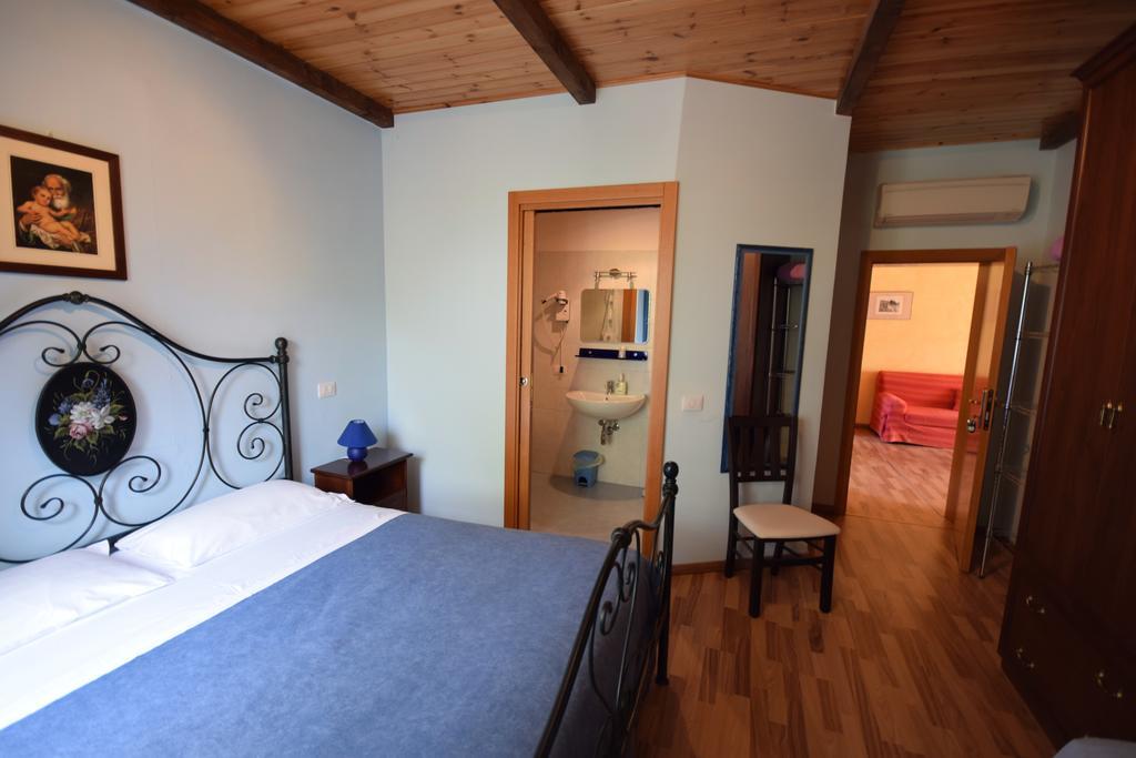 Agriturismo Al Rifugio Divino Belvedere Ostrense Kültér fotó